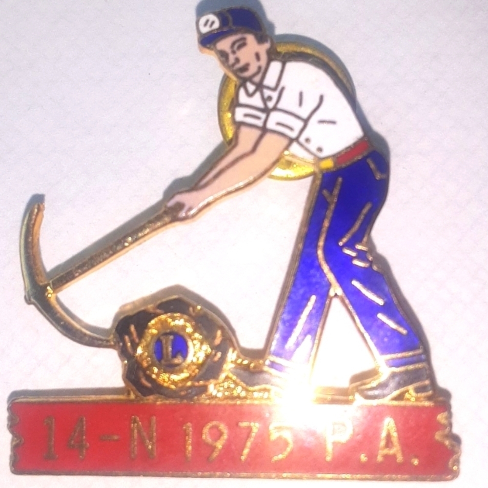 Colorful Worker Enamel Pin Loins - Picture 3 of 4